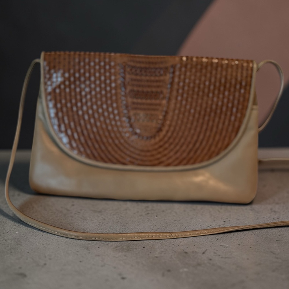 Vintage Lisette Leather Shoulder Purse With Silk Lining Tan/Brown Textured Flap